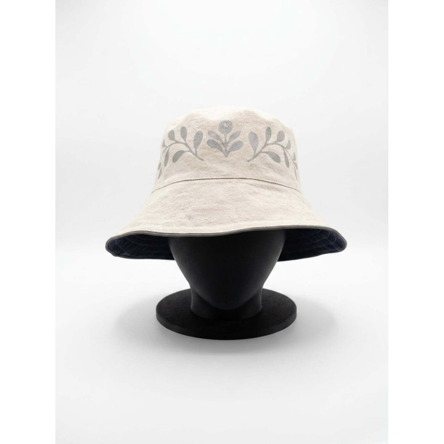 Romashka hat