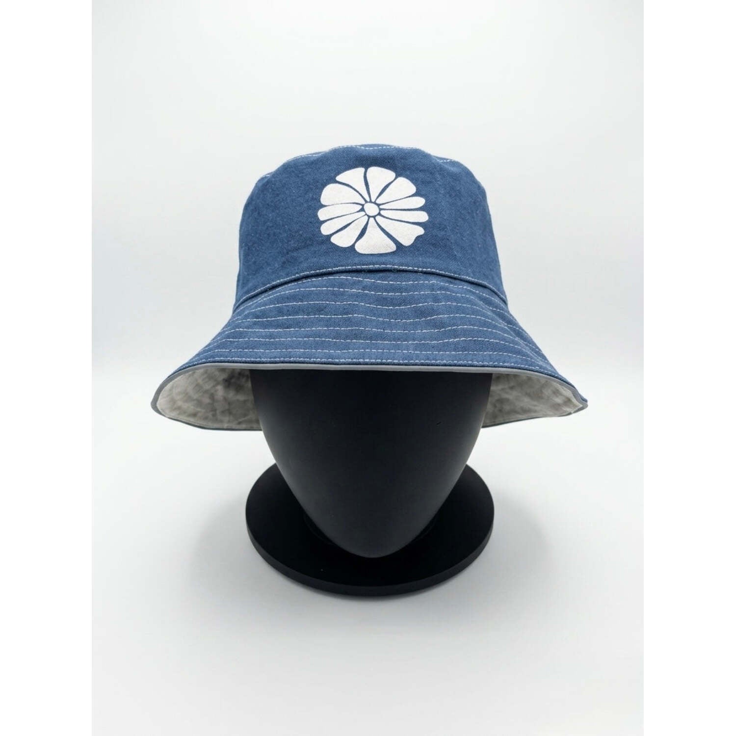 Romashka hat